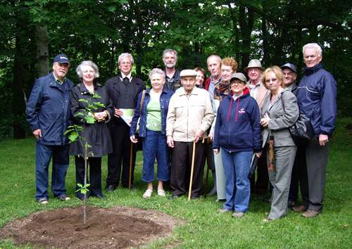 2008-06-28 St-Roch-des-Aulnaies. plantation du chene.jpg